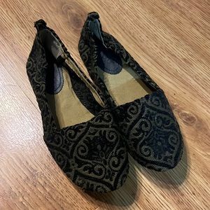 Anthropologie soft topped flats, black and gold embroidery, 7.5